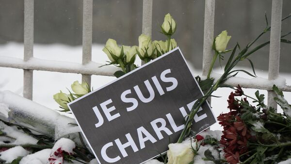 Sondeo muestra que la mayoría de los rusos condena el atentado contra Charlie Hebdo - Sputnik Mundo