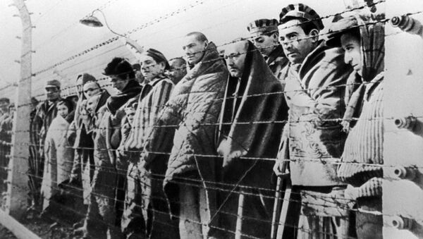 Prisioneros del campo de concentración de Auschwitz liberados por el Ejército Rojo en enero de 1945 (archivo) - Sputnik Mundo