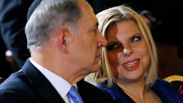 Primer ministro israelí, Benjamin Netanyahu, con su esposa, Sara - Sputnik Mundo