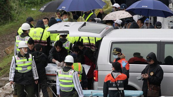 Asciende a 40 el número de muertos en el siniestro del avión en Taiwán - Sputnik Mundo