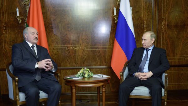 Presidente de Bielorrusia, Alexandr Lukashenko y presidente de Rusia, Vladímir Putin - Sputnik Mundo