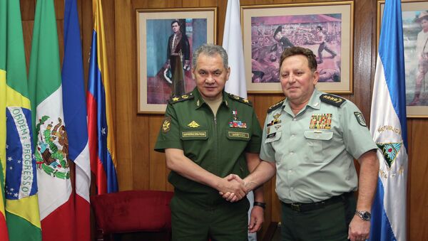 Ministro de Defensa de Rusia, Serguéi Shoigú y comandante del Ejército de Nicaragua, Julio César Avilés - Sputnik Mundo