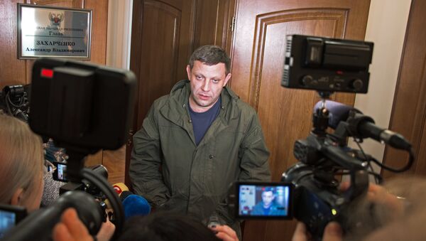 Глава ДНР А. Захарченко передал родителям украинского солдата - Sputnik Mundo