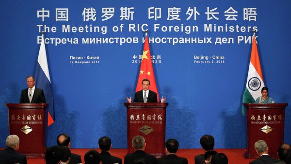 Ministros de Asuntos Exteriores de Rusia, China y India en Pekín - Sputnik Mundo
