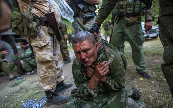 Foto de Andréi Stenin en que aparece un militar ucraniano hecho prisionero por milicianos durante los combates por la ciudad de Shajtiorsk, en Donbás - Sputnik Mundo