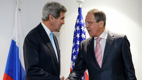 Ministro de Exteriores de Rusia, Serguéi Lavrov, y secretario de Estado de EEUU, John Kerry (Archivo) - Sputnik Mundo