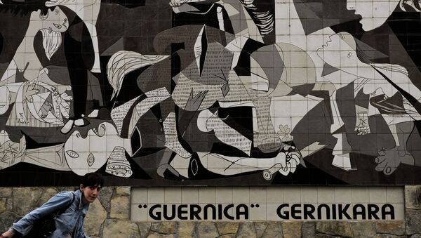 'Guernica', cuadro de Pablo Picasso, pintada en un muro - Sputnik Mundo