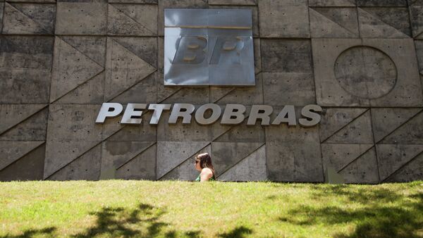 Petrobras podría ingresar 4.000 millones de dólares con la venta de cinco pozos del presal - Sputnik Mundo