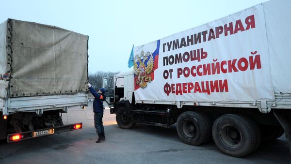 Конвой с гуманитарной помощью для семей погибших на шахте имени Засядько прибыл на КПП Матвеев Курган - Sputnik Mundo