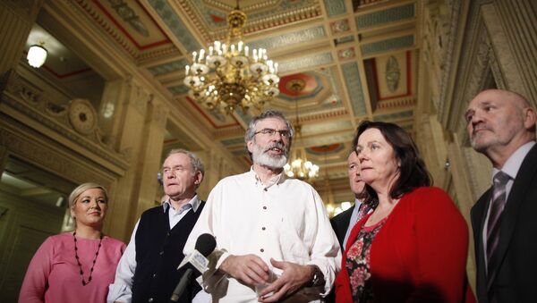 Sinn Fein President Gerry Adams and party members Michelle O'Neill, Martin McGuinness, Conor Murphy, Jennifer McCann and Alex Maskey - Sputnik Mundo