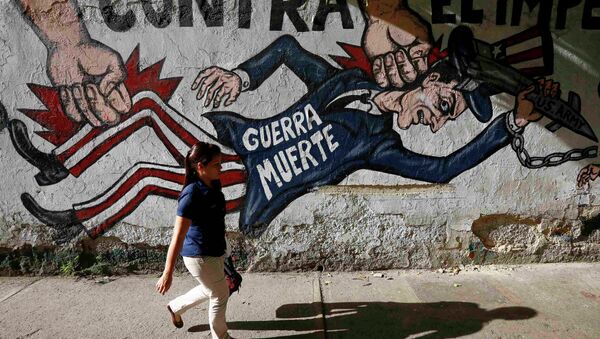 A woman walks past a graffti which reads war dead, in Caracas March 9, 2015. - Sputnik Mundo