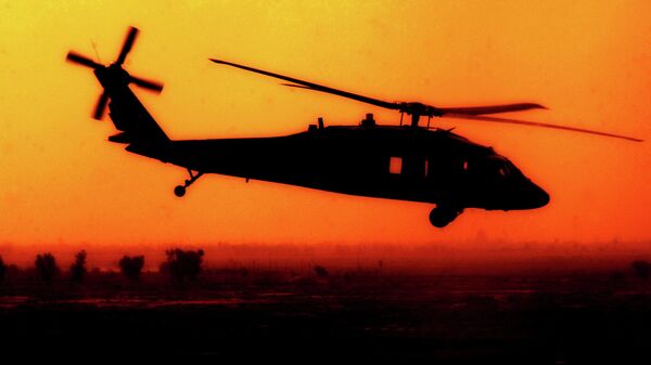 A U.S. Army UH-60 Black Hawk helicopter from Charlie Company, 227th Aviation Regiment flies over Baghdad, Iraq, Oct. 9, 2007 - Sputnik Mundo