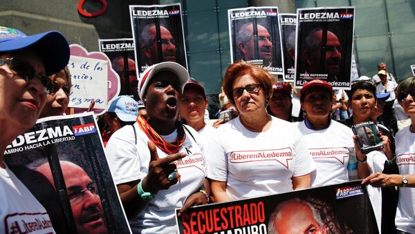 Rally to commemorate International Women's Day and in support of him and the jailed opposition leader, Leopoldo Lopez, in Caracas - Sputnik Mundo