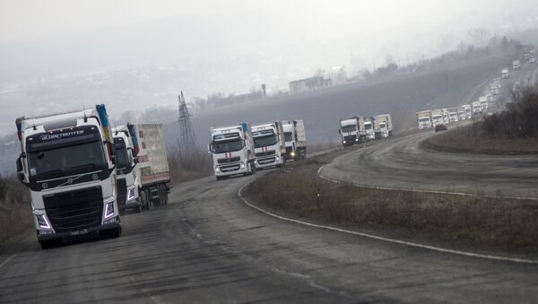 Шестнадцатый российский конвой доставил гуманитарную помощь в Луганск - Sputnik Mundo