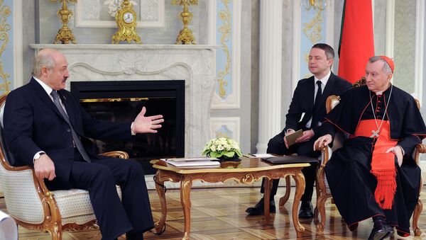Alexandr Lukashenko, presidente de Bielorrusia, y Pietro Parolín, cardenal y secretario de Estado del Vaticano - Sputnik Mundo