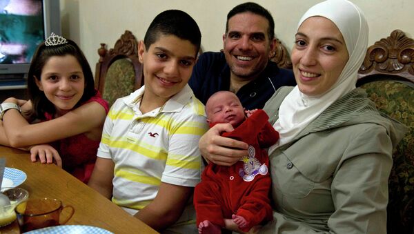 Talal Altinawi con su familia a San Paolo - Sputnik Mundo