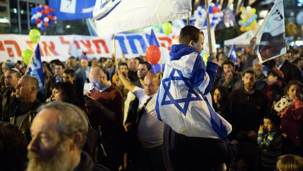 Israelis attend a right-wing rally in Tel Aviv's Rabin Square March 15, 2015 - Sputnik Mundo