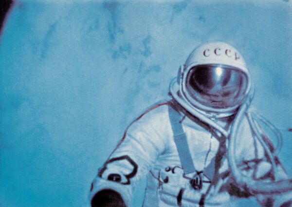 El cosmonauta Alexéi Leónov y los 23 minutos que entraron en la historia - Sputnik Mundo