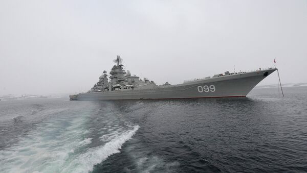 El buque insignia de la Flota del Norte, el crucero portamisiles nuclear Piotr Veliki - Sputnik Mundo