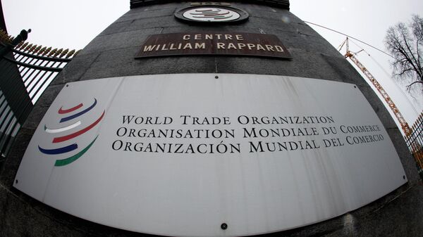World Trade Organization (WTO) logo at the entrance of the WTO headquarters in Geneva - Sputnik Mundo