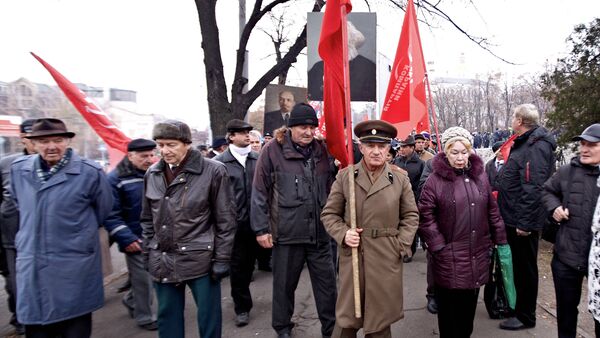 Столкновение радикалов Правого сектора и сторонников Компартии Украины в Харькове - Sputnik Mundo