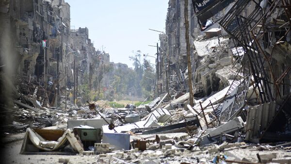 A general view taken on April 6, 2015 shows destruction in Yarmuk Palestinian refugee camp in the Syrian capital, Damascus. - Sputnik Mundo