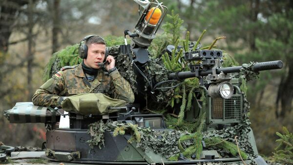 A German soldier in a Marder infantry fighting vehicle scans the battlefield during Saber Junction 2012 at the Joint Multinational Readiness Center in Hohenfels, Germany, Oct. 25, 2012 - Sputnik Mundo