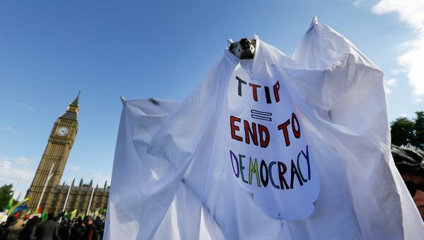 Manifestación contra TTIP en Reino Unido - Sputnik Mundo