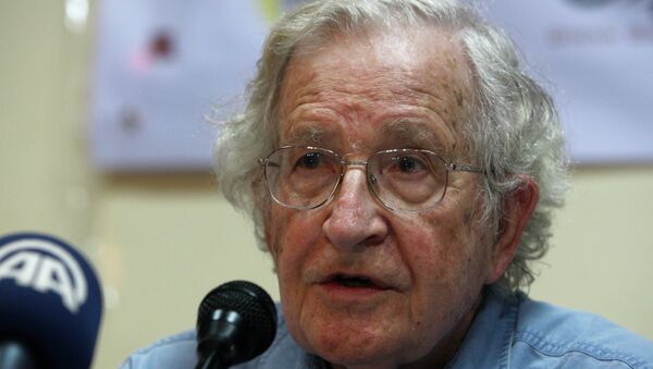 Noam Chomsky, el filósofo estadounidense - Sputnik Mundo