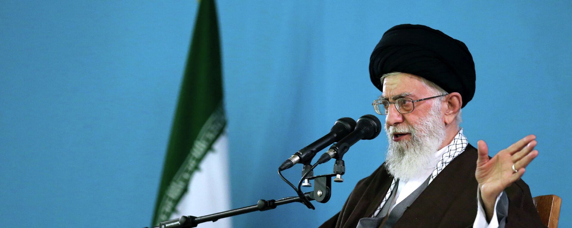 Supreme Leader Ayatollah Ali Khamenei addresses military commanders in Tehran, Iran - Sputnik Mundo, 1920, 02.11.2022