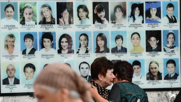 Retratos de las víctimas del atentado terrorista en Beslán - Sputnik Mundo