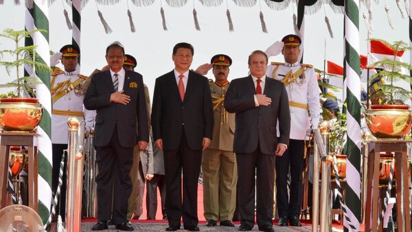 Presidente de Pakistán, Manmoon Hussain, presidente de China, Xi Jinping y primer ministro, Nawaz Sharif - Sputnik Mundo