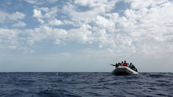 Inmigrantes libios en el mar Mediterráneo - Sputnik Mundo