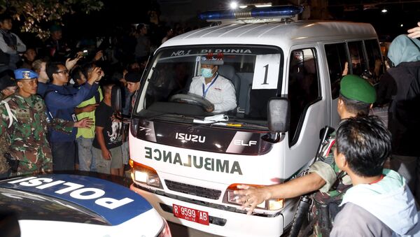 Una ambulancia que transportaba el ataúd de un preso condenado a muerte - Sputnik Mundo