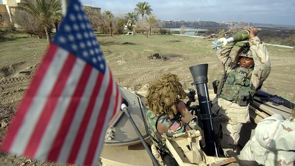 US soldiers from the 1st Battalion, 22nd Regiment of the 4th Infantry Division prepare to fire a mortar during training at their base in Tikrit, 180 Kilometers (110 miles) north of Iraqi capital Baghdad, 29 December 2003. - Sputnik Mundo