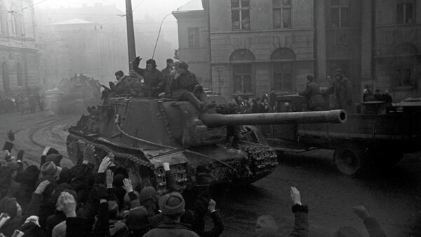 Tanque soviético en las calles de Polonia - Sputnik Mundo