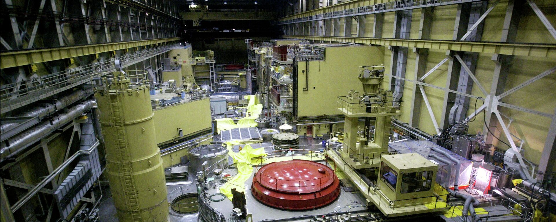 A general view of the reactor block No.2 in the nuclear power station of Paks at about 120kms south from Hungarian capital Budapest on Thursday 29 May 2003 - Sputnik Mundo, 1920, 14.11.2023
