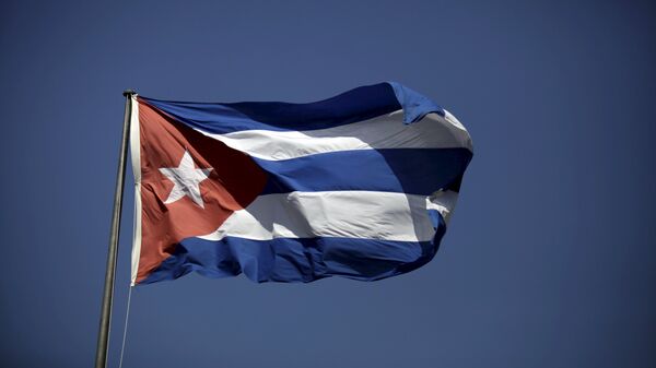 The Cuban flag flies in Havana April 14, 2015 - Sputnik Mundo