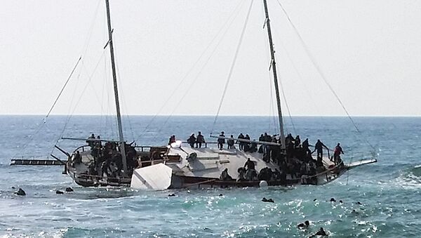 Según la Organización Internacional para las Migraciones, en los últimos 15 años en el mar Mediterráneo fallecieron más de 22.000 personas que trataron alcanzar las costas europeas - Sputnik Mundo