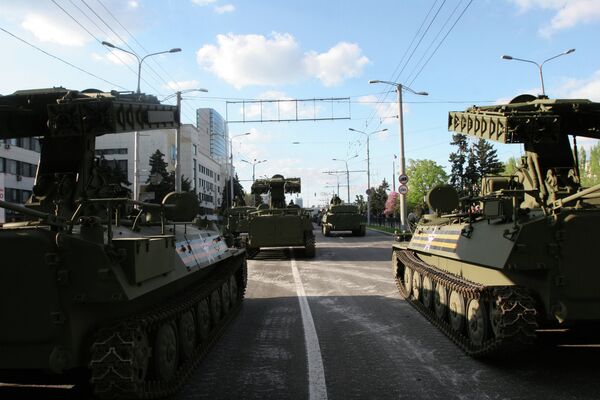 Ensayo de la Parada de la Victoria en Donetsk - Sputnik Mundo