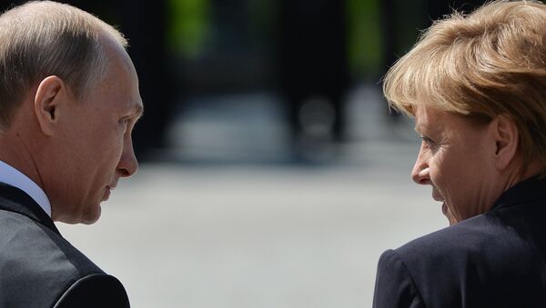 Presidente de Rusia, Vladímir Putin, y canciller de Alemania, Angela Merkel, en Moscú - Sputnik Mundo