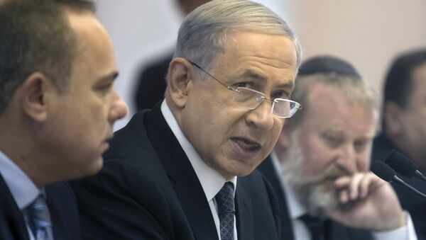 Benjamin Netanyahu, primer ministro de Israel, asiste a la reunión semanal del gabinete de ministros en su oficina en Jerusalén - Sputnik Mundo
