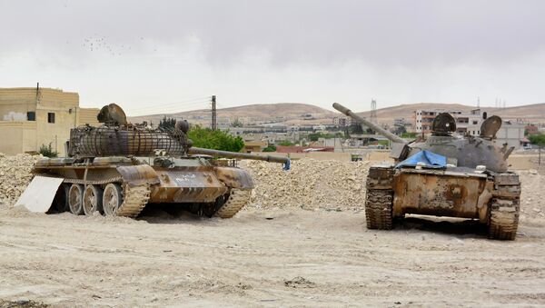Tanques del Ejército sirio en una de las aldeas de la región de Kalamun, en la frontera sirio-libanesa. 9 de mayo de 2015 - Sputnik Mundo