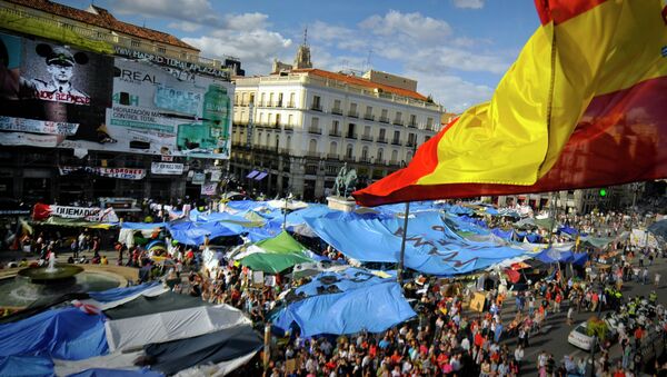 Campamento de los 'indignados' en la Puerta del Sol de Madrid. Mayo de 2011 - Sputnik Mundo