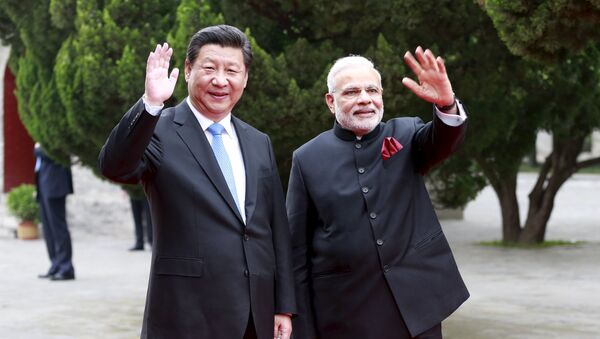Presidente de China, Xi Jinping, y primer ministro de India, Narendra Modi - Sputnik Mundo