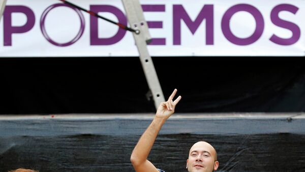 Partidario de Podemos en las elecciones - Sputnik Mundo