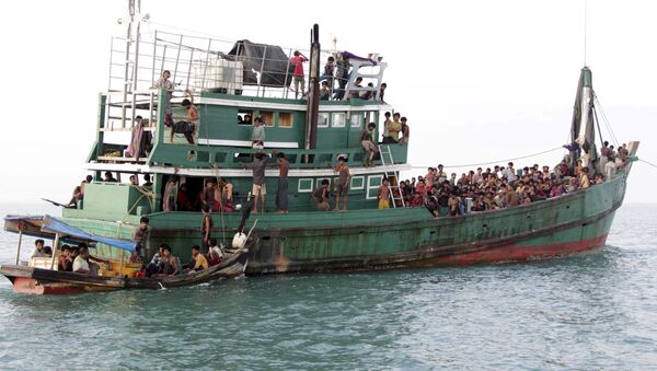 Tailandia manda un buque de desembarco para ayudar a refugiados birmanos - Sputnik Mundo