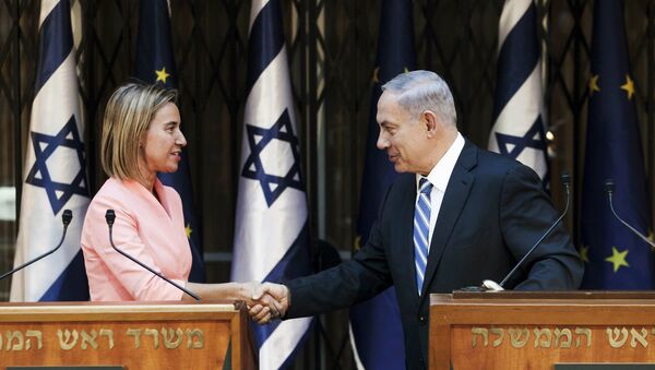 Jefa de la diplomacia de la UE, Federica Mogherini y primer ministro de Israel, Benjamín Netanyahu - Sputnik Mundo