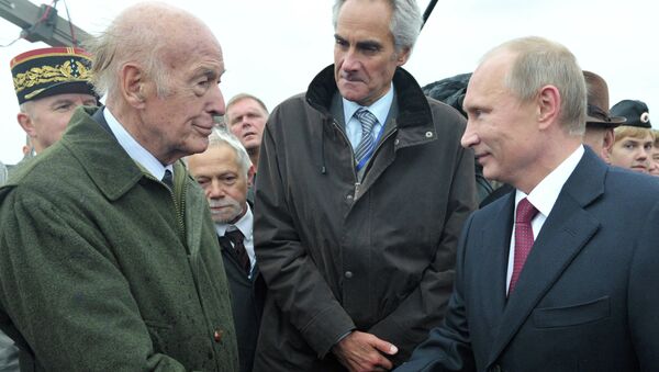 Expresidente de Francia Valéry Giscard d´Éstaing y presidente de Rusia Vladímir Putin (Archivo) - Sputnik Mundo