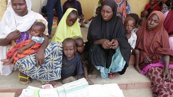 Women and children rescued by Nigerian soldiers from Boko Haram extremists at Sambisa Forest wait for treatment at a refugee camp in Yola, Nigeria. - Sputnik Mundo